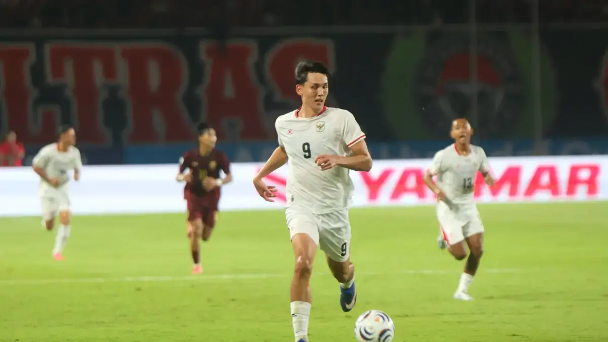 Pemain Timnas Indonesia Mitchell Baker saat melawan Kamboja pada pertandingan Grup A ASEAN Championship atau Piala AFF 2026 di Stadion Gelora Pakansari, Senin (27/7). (Dery Ridwansah/JawaPos.con)