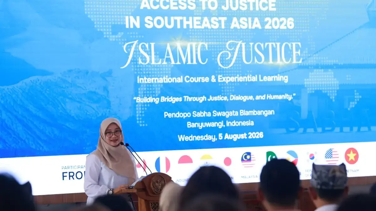 Banyuwangi Ipuk Fiestiandani saat berbicara pada konferensi internasional International Course & Experiential Learning: Islamic Justice bertajuk "Access to Justice in Southeast Asia 2026" di Banyuwangi. (Istimewa).