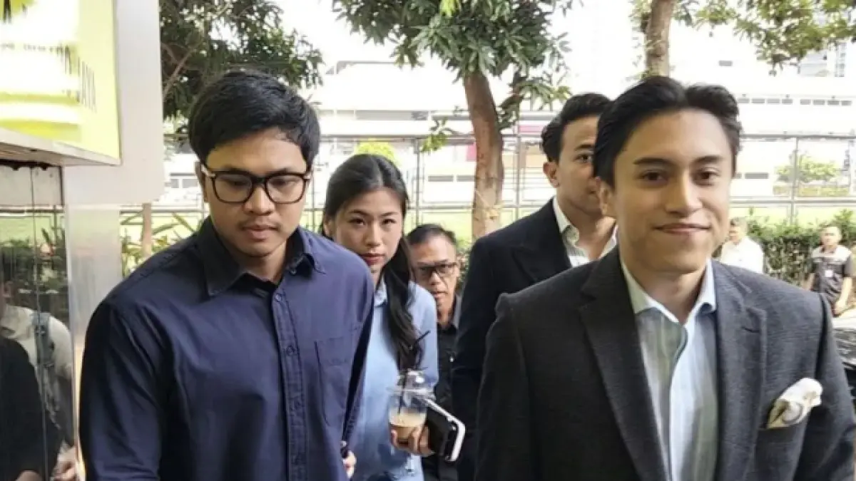 Selebritas internet (streamer) Muhammad Jannah alias Bigmo (kiri) didampingi oleh Kuasa Hukumnya, Sangun Ragahdo, saat ditemui di Polda Metro Jaya, Jakarta, Senin (10/8/2026). ANTARA/Ilham Kausar.