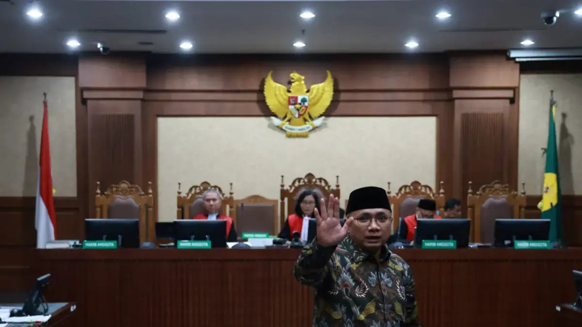 Mantan Menteri Agama (Menag) Yaqut Cholil Qoumas menjalani sidang perdana dengan agenda pembacaan dakwaan di Pengadilan Tipikor, Jakarta, Selasa (11/8/2026). (Dery Ridwansah/ JawaPos.com)
