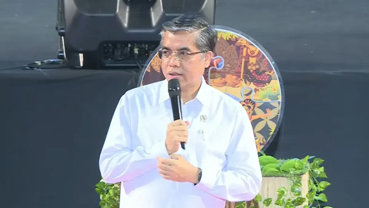 Menaker Yassierli dalam acara PKKMB UPNVJ 2026 yang dilaksanakan pada tanggal 10-11 Agustus 2026 bertempat di Tennis Indoor Senayan, Jakarta, Senin (10/8) (YouTube UPNVJ)