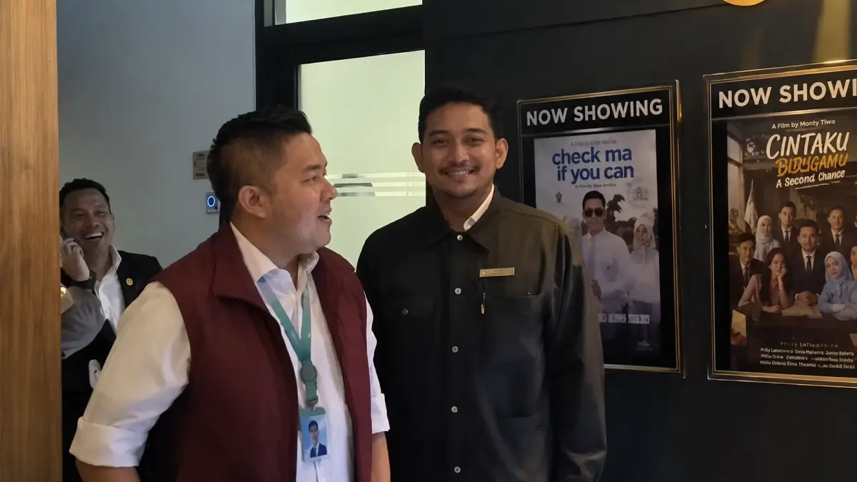 Ruang kerja Sekretaris Kabinet (Seskab) Teddy Indra Wijaya disulap menggunakan dekorasi bernuansa bioskop.