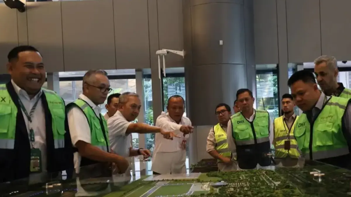 Kemenhaj dan maskapai Saudia Airlines meninjau kesiapan Bandara Internasional Dhoho sebagai calon embarkasi haji baru 2027. (Dokumentasi Radar Kediri)