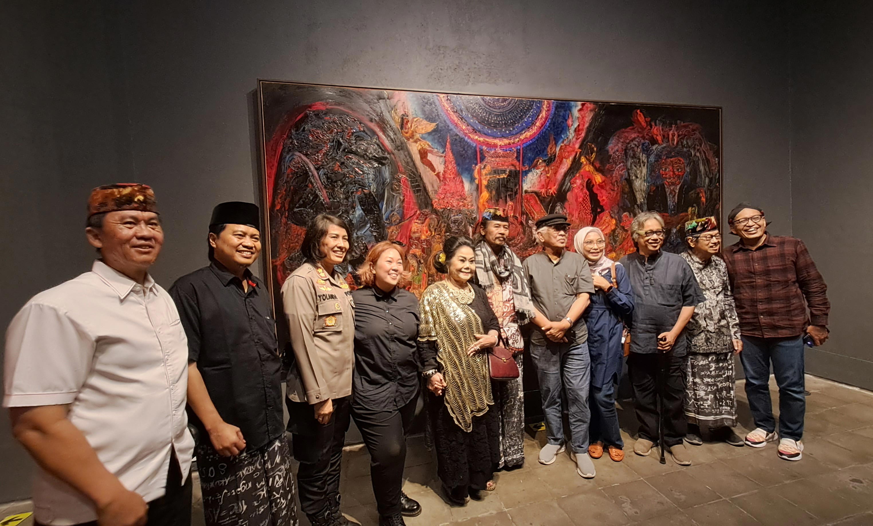 Para seniman, budayawan, dan tokoh hadir di pembukaan pameran seni rupa karya Nasirun di OHD Museum, Magelang, Sabtu (1/7/2023) malam.