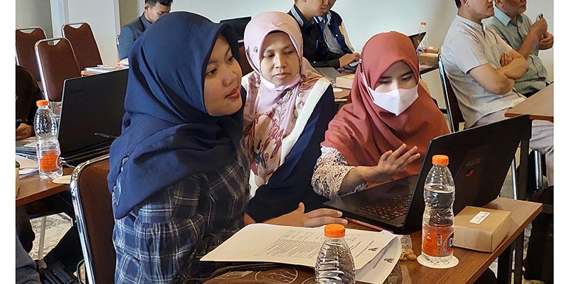 Pelaku usaha mengikuti sosialisasi dan bimtek implementasi pengawasan perizinan berusaha berbasis risiko di Frontone Hotel Wonosobo, Jumat (7/7/2023).