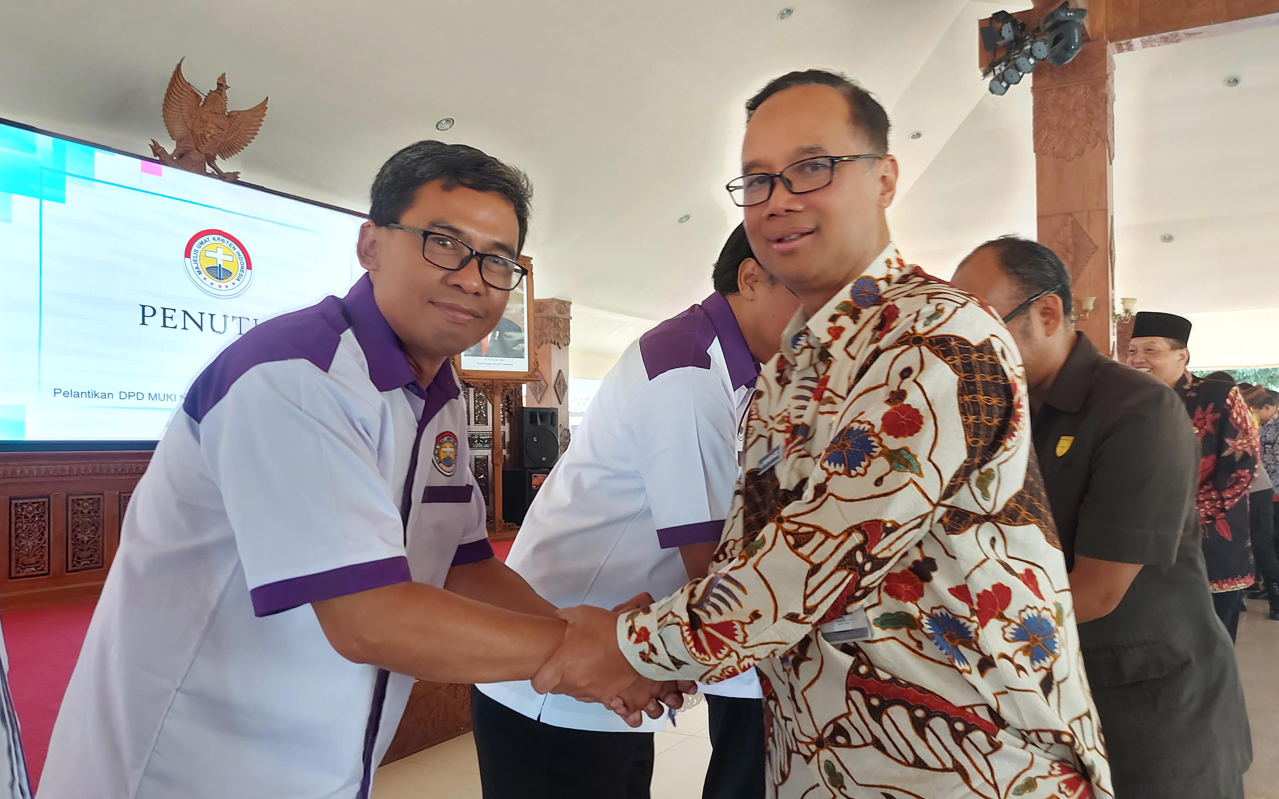 Wali Kota Magelang dr Muchamad Nur Aziz mengukuhkan Pengurus Majelis Umat Kristen Indonesia (MUKI) Kota Magelang periode 2021-2026.