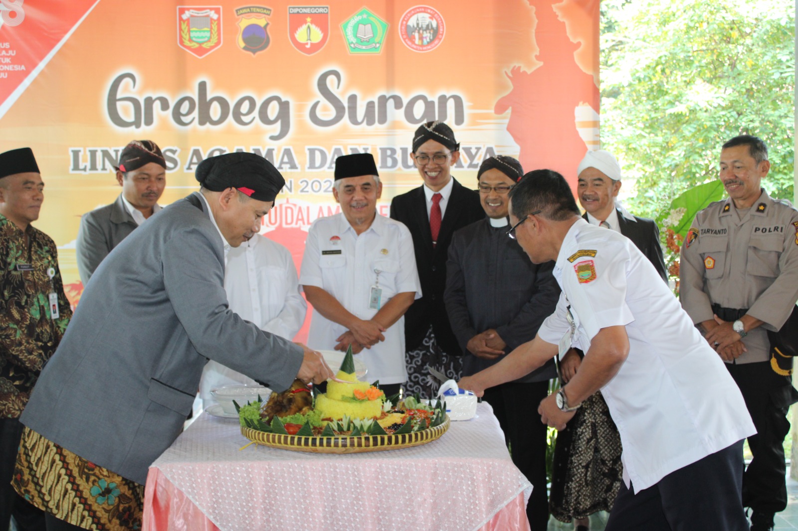Grebeg Suran lintas agama dan budaya yang berlangsung di Pendopo Bupati Wonosobo, Rabu (2/8/2023).