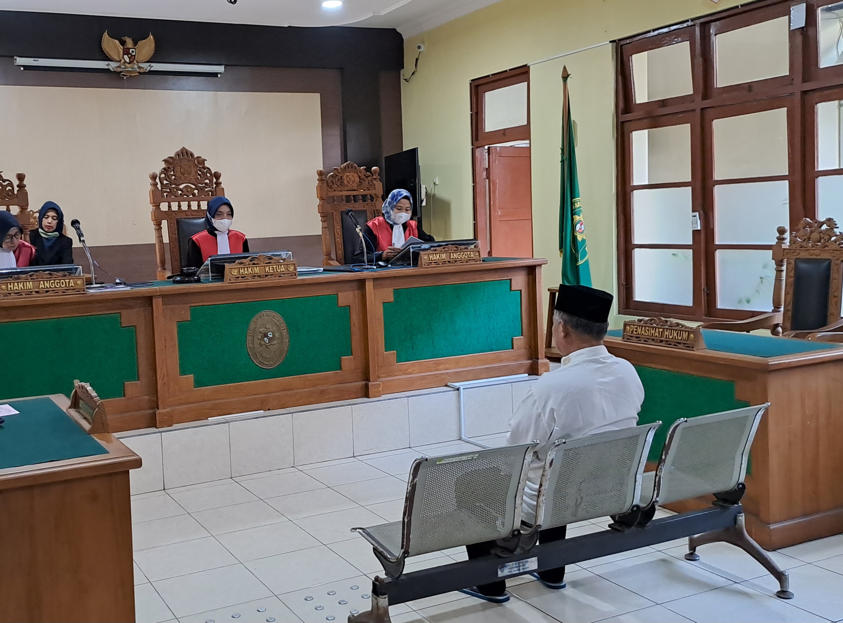 Sidang pencurian anjing dengan terdakwa Tengku Amat di Ruang Sidang Garuda, Pengadilan Negeri Magelang