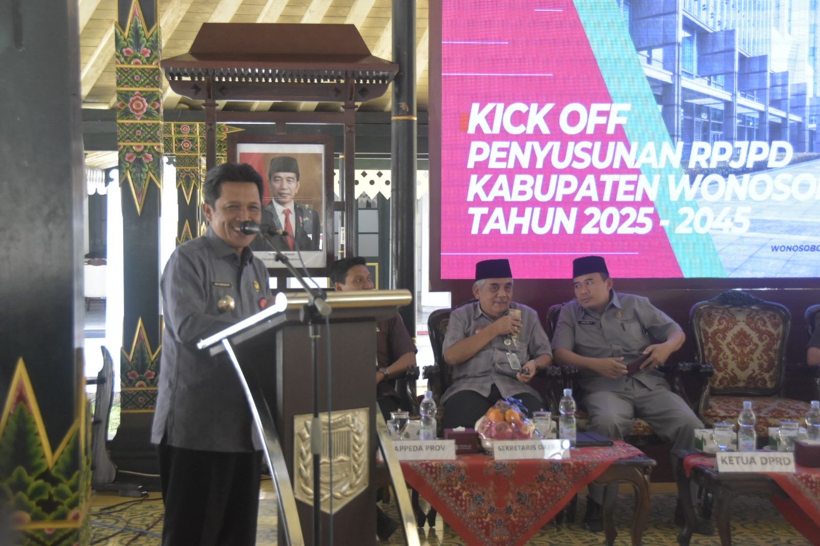 Bupati Wonosobo Afif Nurhidayat ketika menghadiri kick off RPJPD di pendopo kabupaten kemarin (19/9/2023).