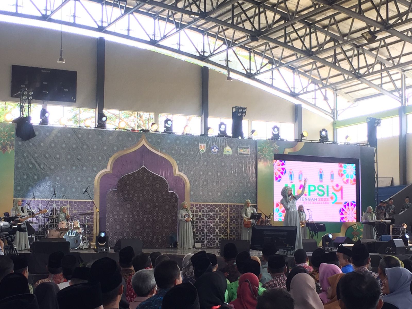 Ribuan peserta mengikuti pembukaan MAPSI SD di GOR Samapta Kota Magelang, Kamis (28/9/2023).
