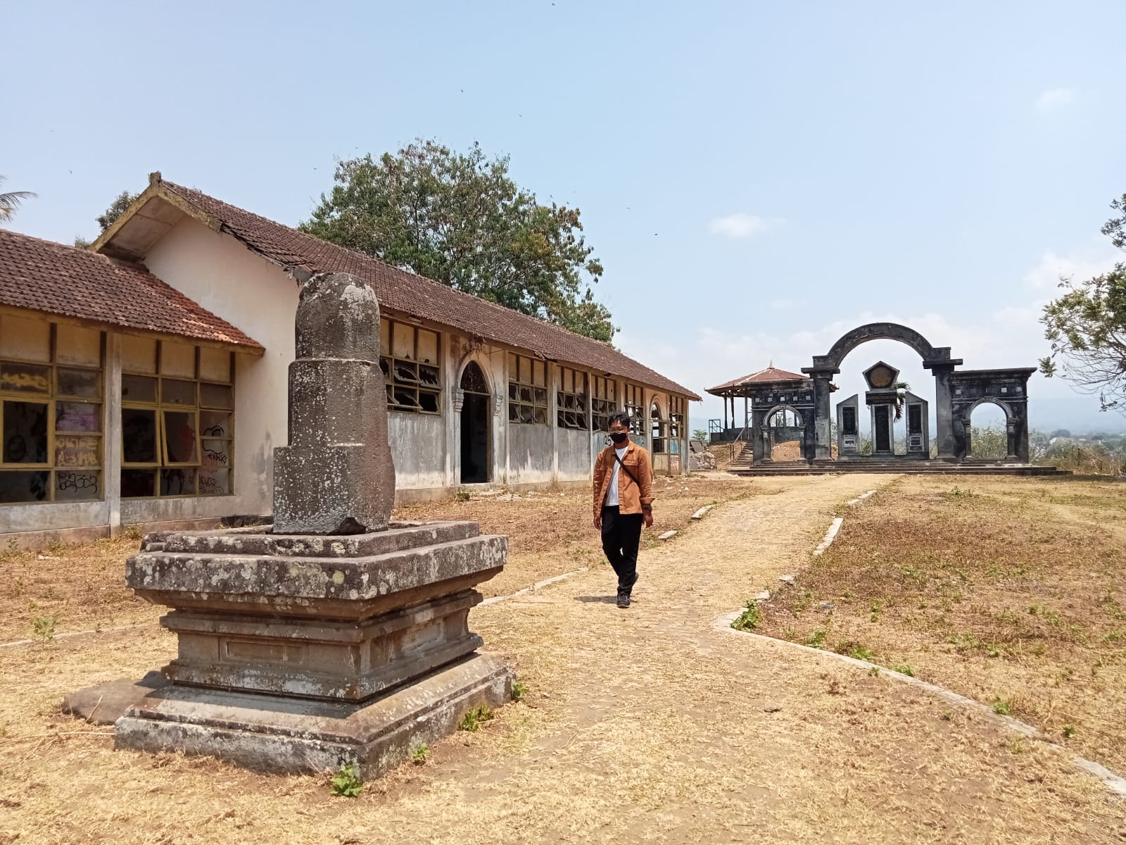 Bangunan eks UGM cabang Magelang yang kini mangkrak