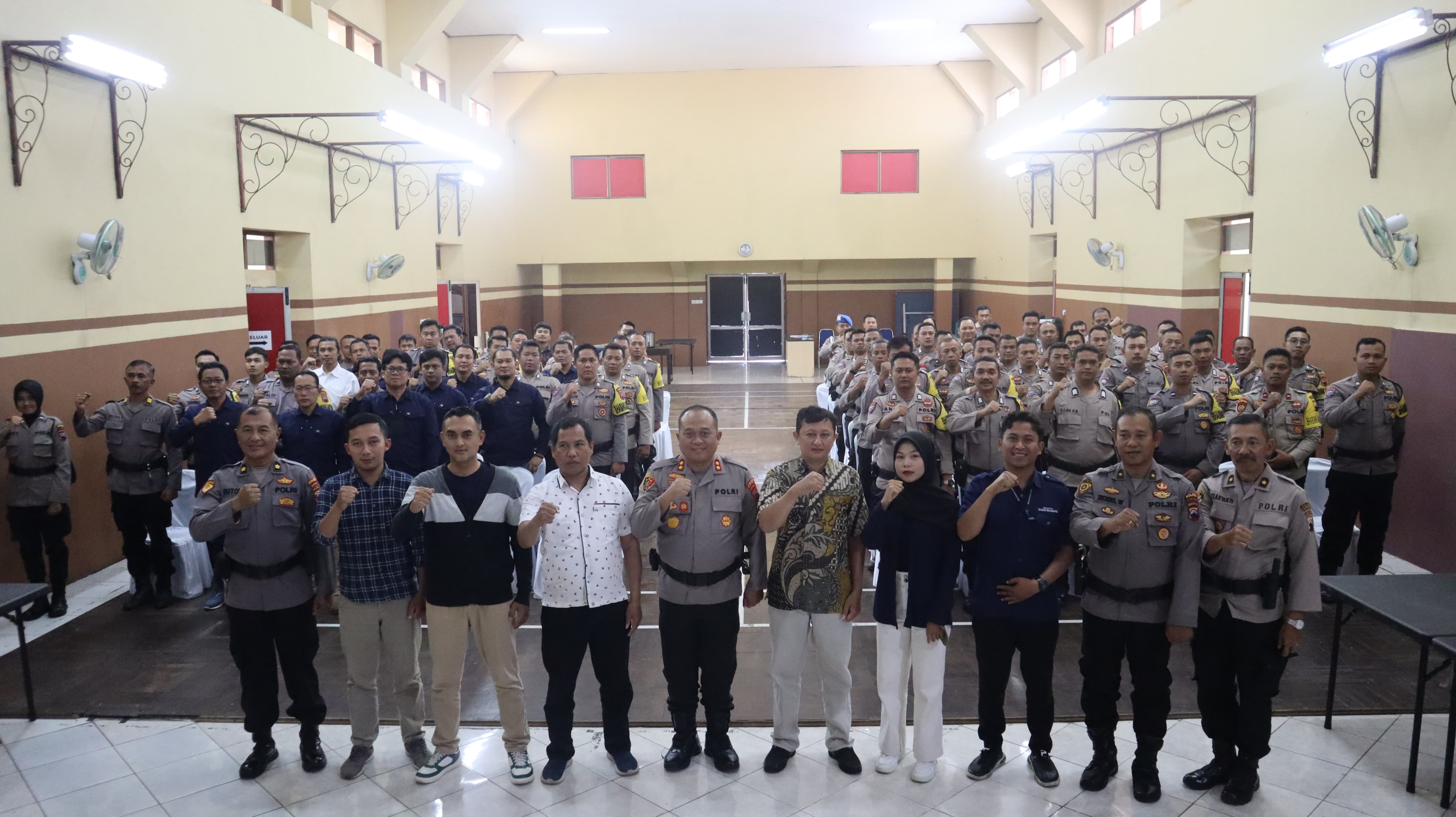 Kapolres Wonosobo AKBP Eko Novan Prasetyo Puspito bersama Komunitas Jurnalis Wonosobo, Jumat (6/10/2023).