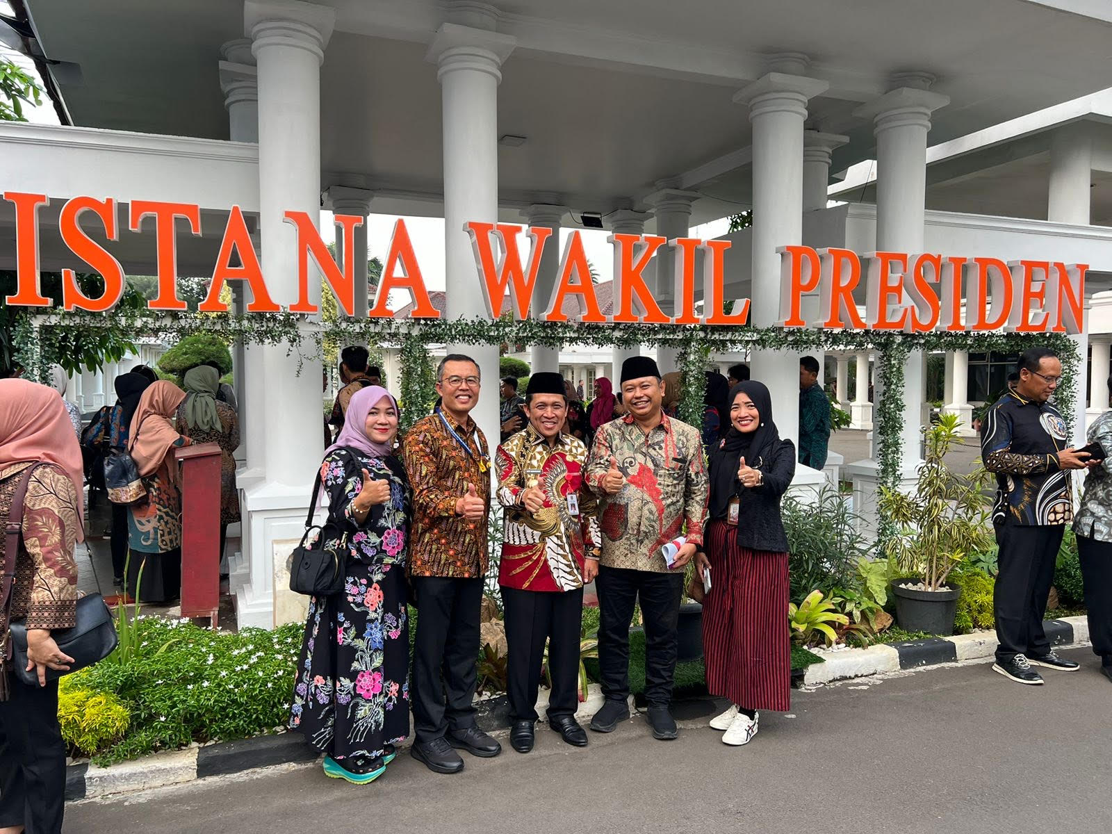 Bupati Wonosobo Afif Nurhidayat bersama jajaranya ketika menghadiri rapat koordinasi nasional percepatan penurunan stunting 2023, apresiasi dan komitmen nyata percepatan penurunan stunting di Istana W