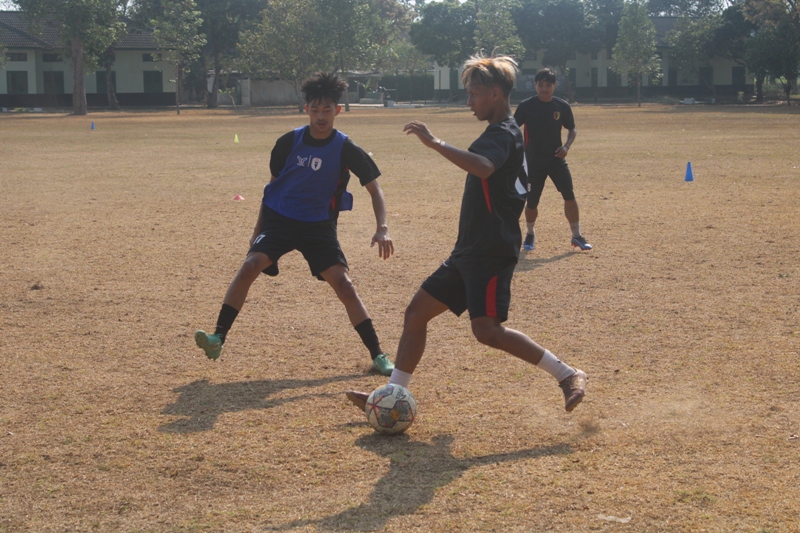 Para pemain PPSM Magelang terus fokus menjalani latihan dalam mengarungi Liga 3 Jateng 2023, Jumat (13/10/2023) di Lapangan Demon.