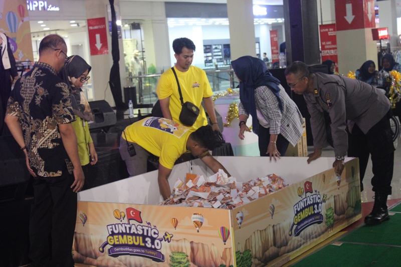 Pengundian hadiah Funtastic Gembul 3.0 di Artos Mall Magelang, Jumat (13/10/2023) sore.