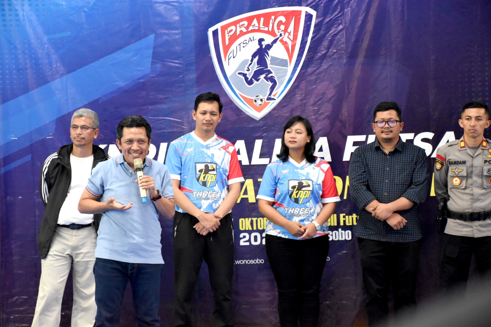Bupati Wonosobo Afif Nurhidayat saat membuka  turnamen Praliga Futsal Piala Bupati.