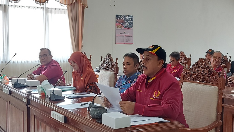 KONI Kota Magelang melakukan audiensi dengan Komisi C DPRD Kota Magelang untuk membahas pemberian bonus atlet Porprov 2023, Rabu (18/10/2023).