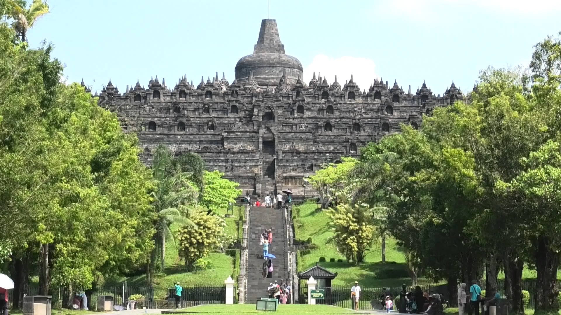 Candi Borobudur, salah satu destinasi wisata di Kabupaten Magelang.