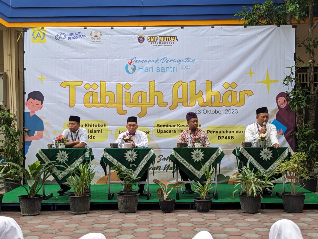 Tabligh Akbar yang digelar di SMP Mutual Kota Magelang dalam rangka Hari Santri.