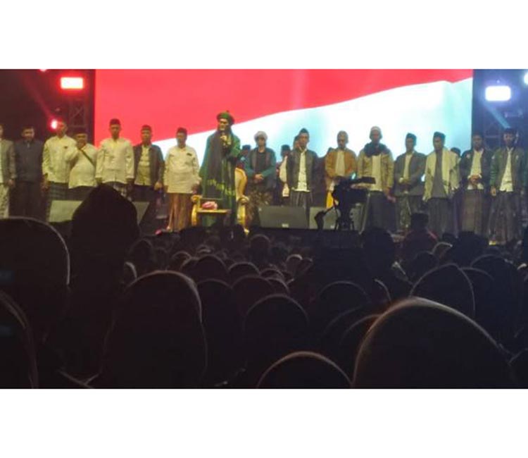 KH Mohammad Ali Shodiqin akrab disapa Gus Ali Gondrong hadir dalam pengajian di Desa Reco, Kecamatan Kertek, Kabupaten Wonosobo, Selasa (24/10/2023) malam.