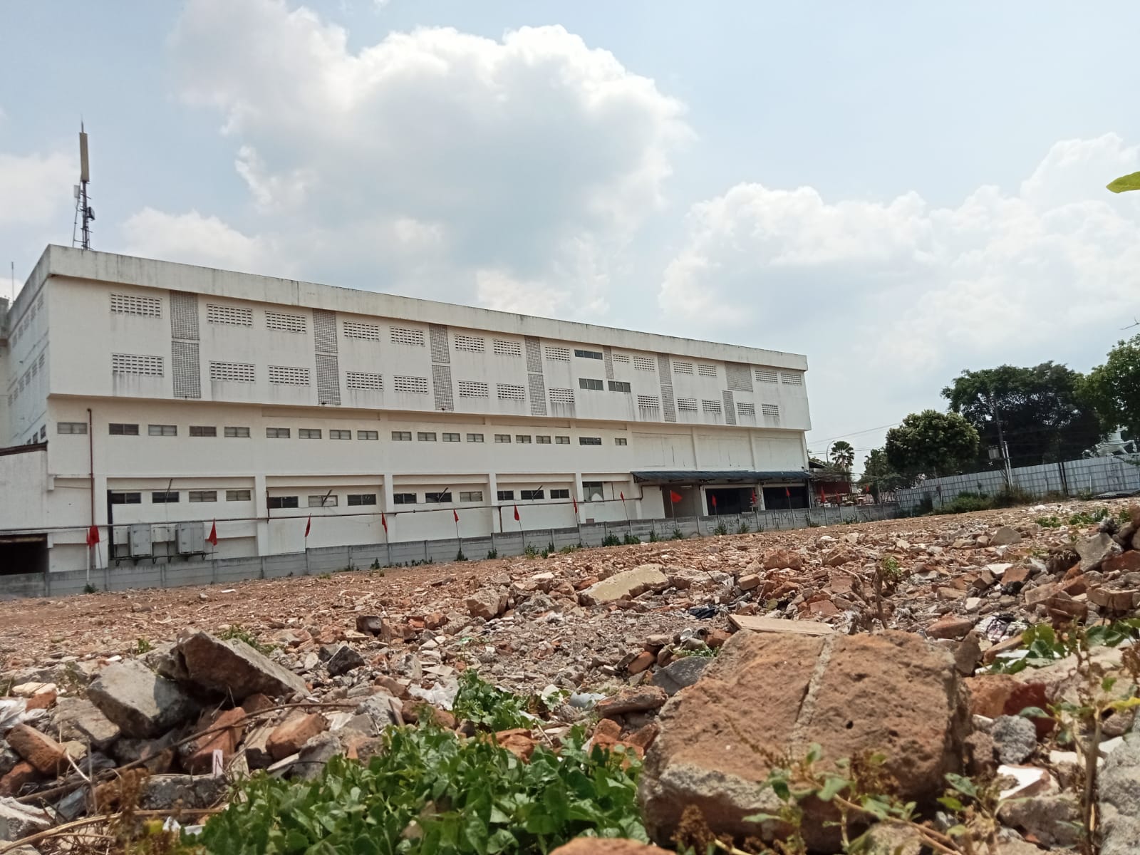 Lahan bekas Magelang Theater (MT) dan Tidar Theater di Alun-alun Timur Kota Magelang akan dibangun gedung bertingkat 15 lantai.