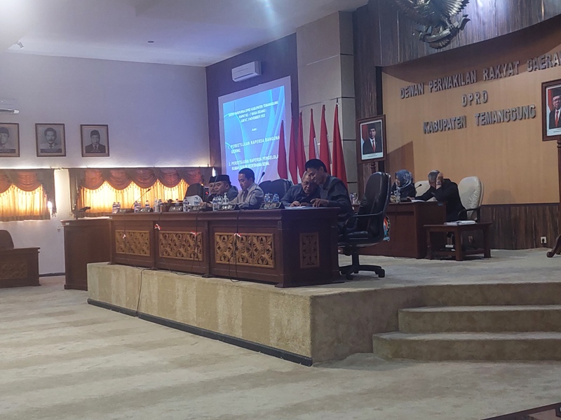 Pimpinan DPRD Kabupaten Temanggung dalam sidang paripurna, Jumat (3/11/2023).