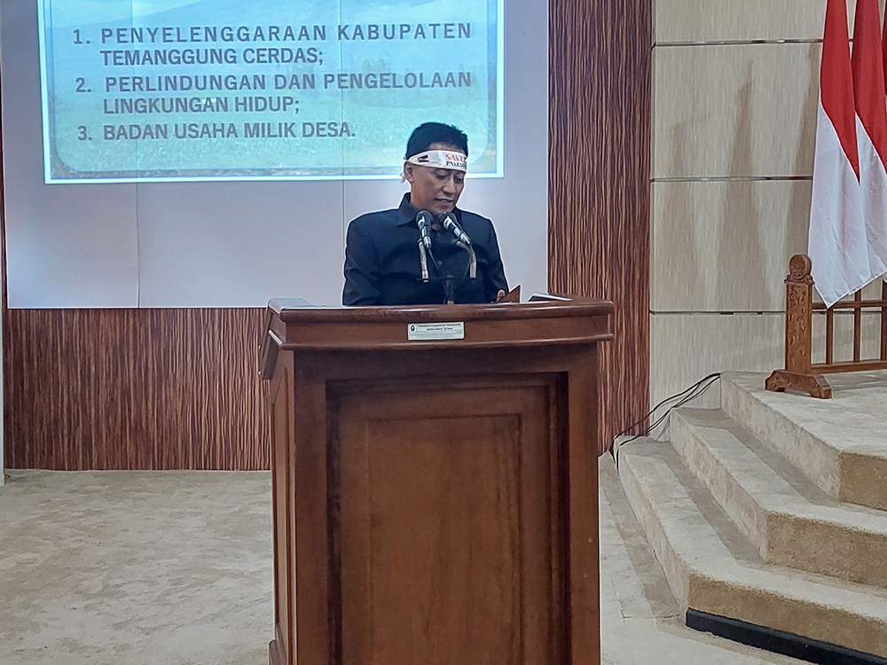 Anggota DPRD Kabupaten Temanggung Arif Nur Hadir memimpin doa untuk warga Palestina, Senin (6/11/2023).