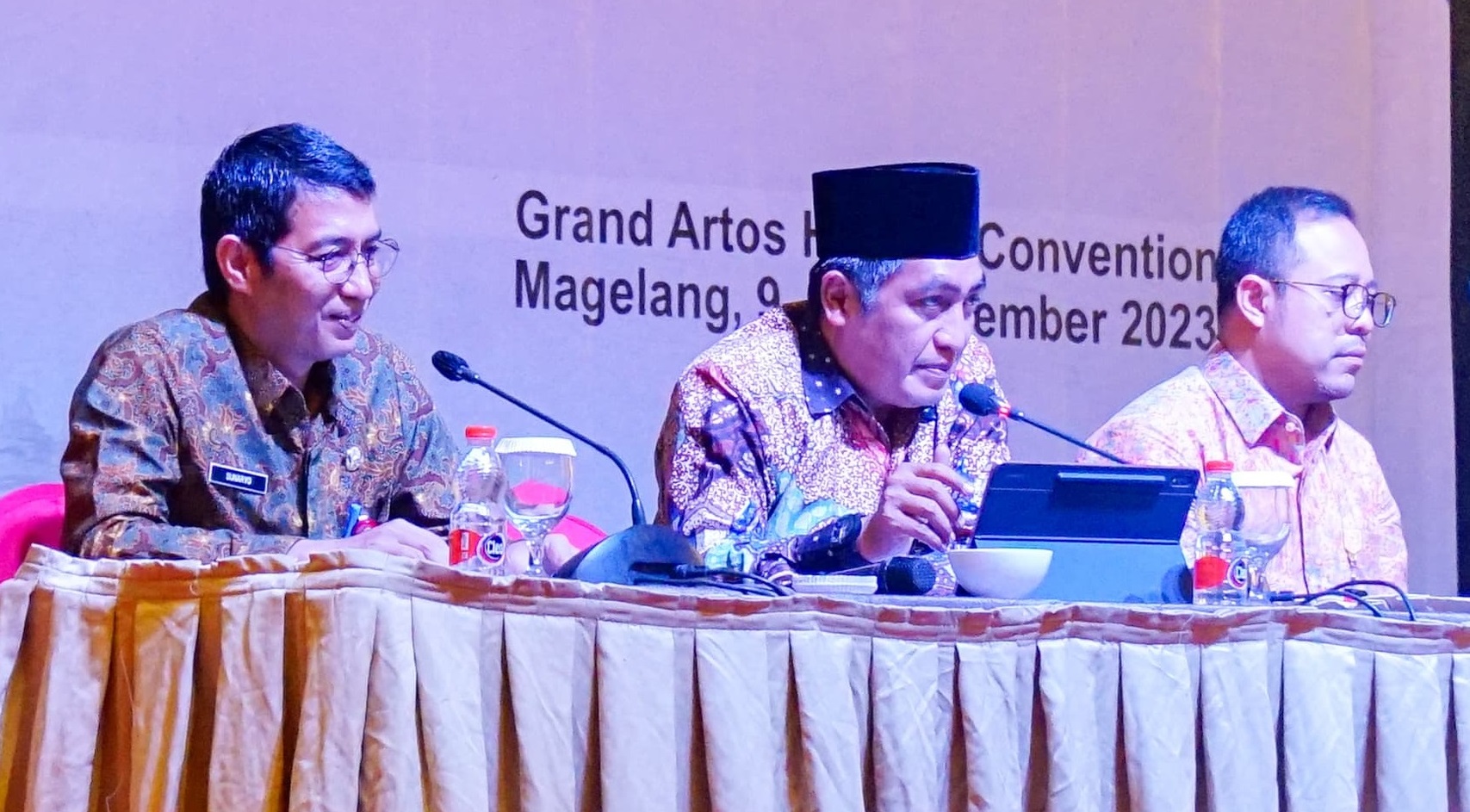 Bupati Magelang Zaenal Arifin (tengah) saat membuka acara pendampingan tim pembina BLUD