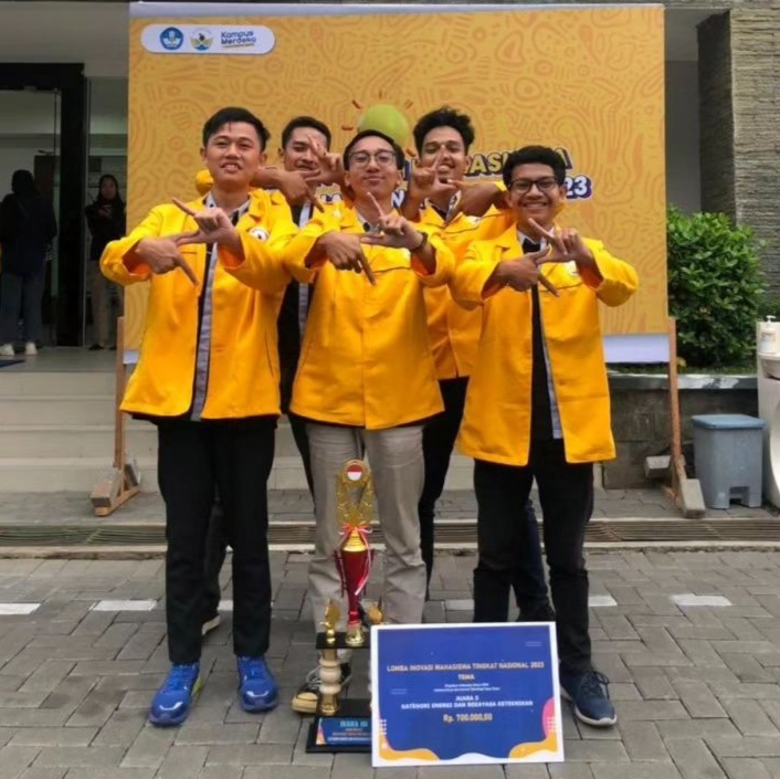 Tim mahasiswa Teknik Elektro Universitas Tidar meraih juara 3 nasional kategori energi dan rekayasa keteknikan.
