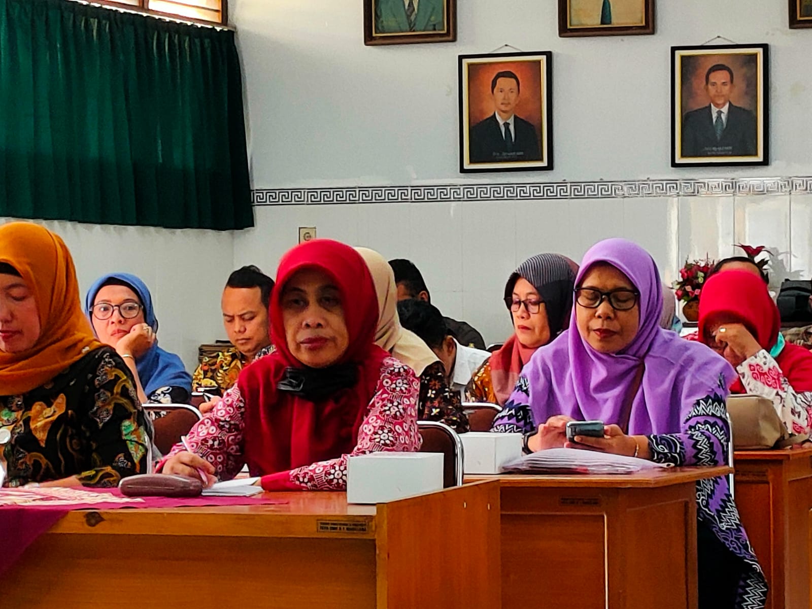 Guru SMK Negeri 1 Magelang saat mengikuti pelatihan menulis, belum lama ini. Tanggal 25 November besok akan diperingati Hari Guru Nasional.