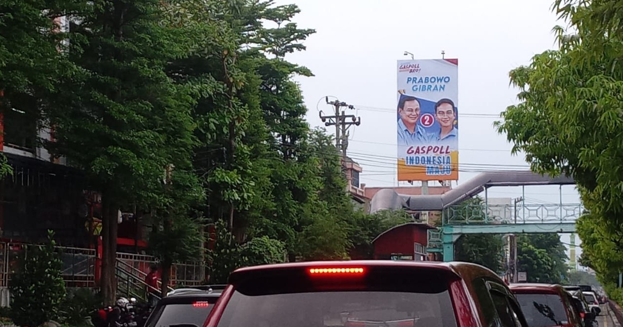 Baliho Raksasa Gaspoll Bro Prabowo-Gibran Memantik Dukungan Generasi Muda. (dok/ikl)