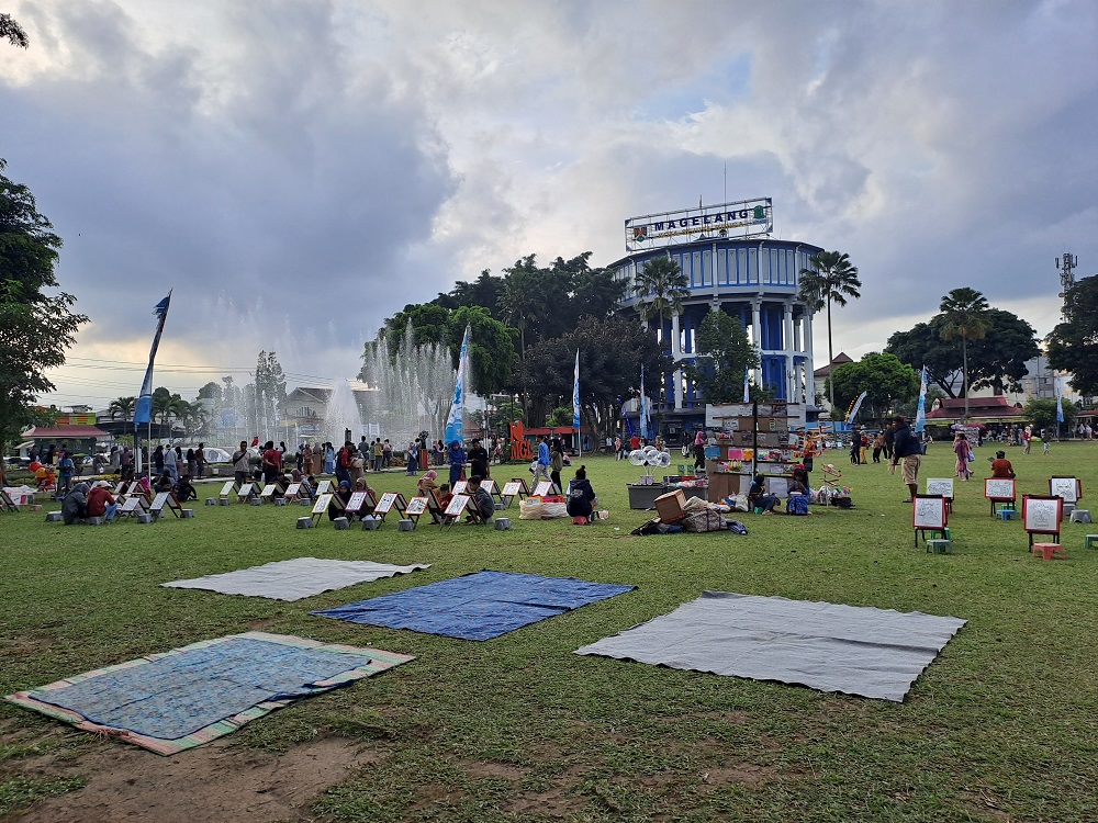 Alun-Alun Kota Magelang disiapkan untuk perayaan malam pergantian tahun.