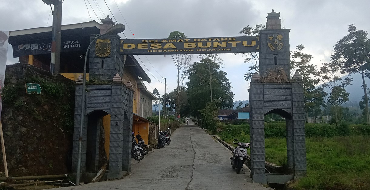 Pintu gerbang Desa Buntu Kecamatan Kejajar, Kabupaten Wonosobo.