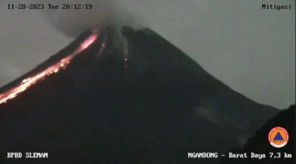 Guguran lava Gunung Merapi