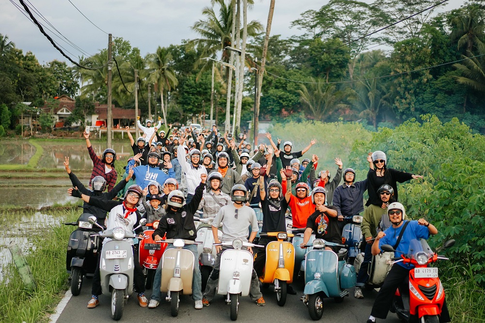 Gus Abdullah bersama ratusan influencer Vespa Jakarta serta Masyarakat Vespa Magelang dan sekitarnya.