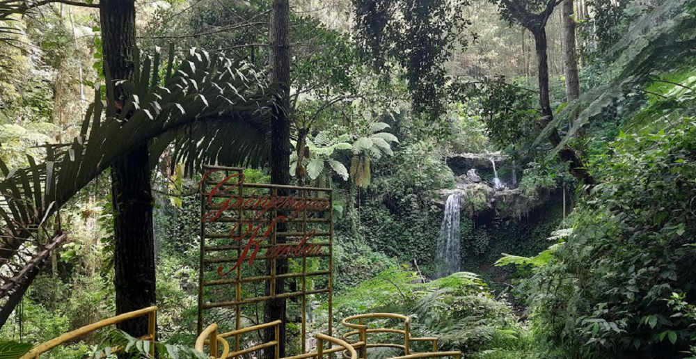 Curug  Grenjengan Kembar yang masih alami