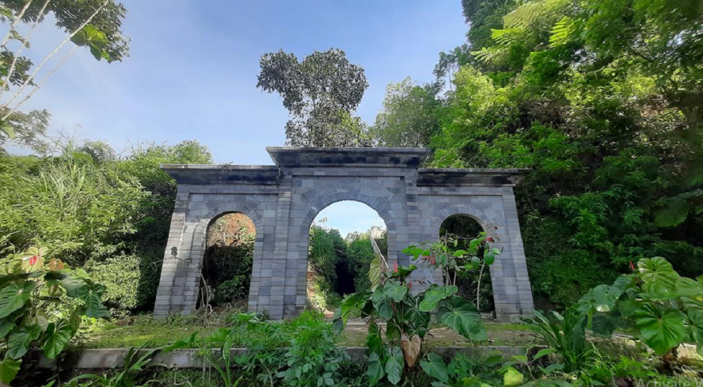 Gapura Taman Nasional Gunung Merbabu akses menuju Curug Grenjengan Kembar