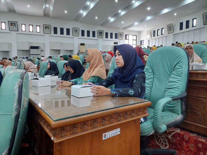 Peserta pembinaan dan pentasarufan zakat untuk guru madrasah non-PNS dan PPNPN Kankemenag Kabupaten Temanggung di Graha Bumi Phala, Kamis (18/1/2024).