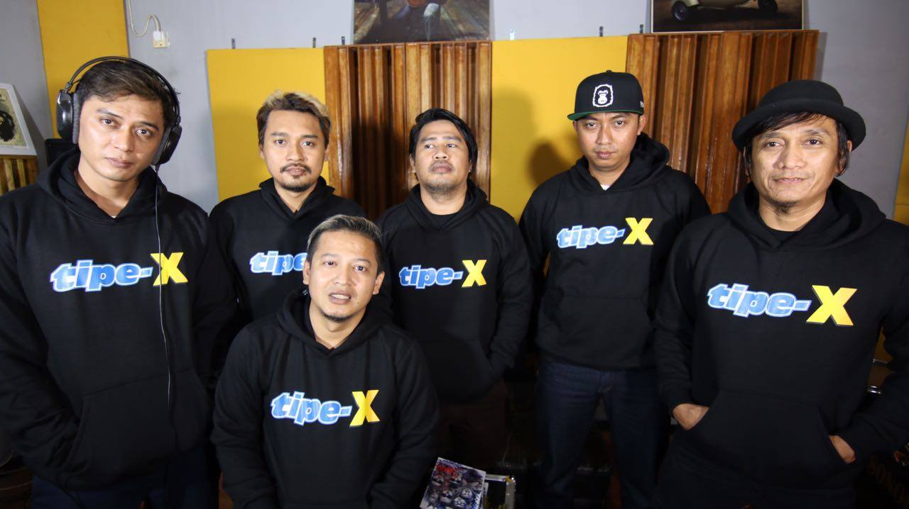 Grup band legendaris TIPE-X