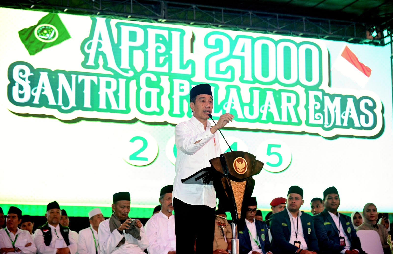 Presiden Jokowi ketika menghadiri Apel 24 Ribu Santri dan Pelajar Emas 2024 di Taman Rekreasi Kaliangat Wonosobo, Senin (22/1/2024).