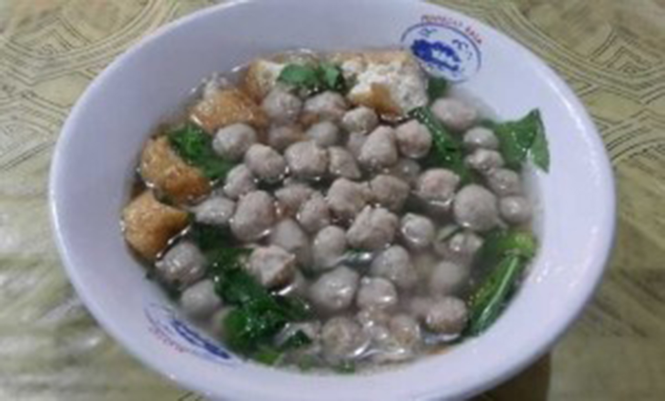 Bakso kerikil dapat dijumpai di kawasan Taman Badaan Kota Magelang.