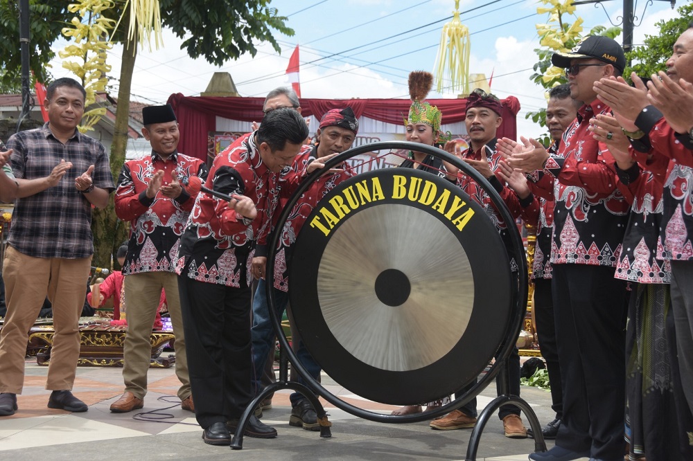 Bupati Wonosobo Afif Nurhidayat saat membuka Garung Keren Nyawiji.