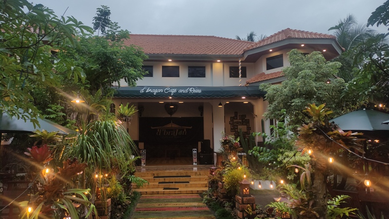 D&rsquo;Brajan Caf&eacute; dan Resto terletak di Dusun Brajan, Mertoyudan tidak jauh dari Borobdur.