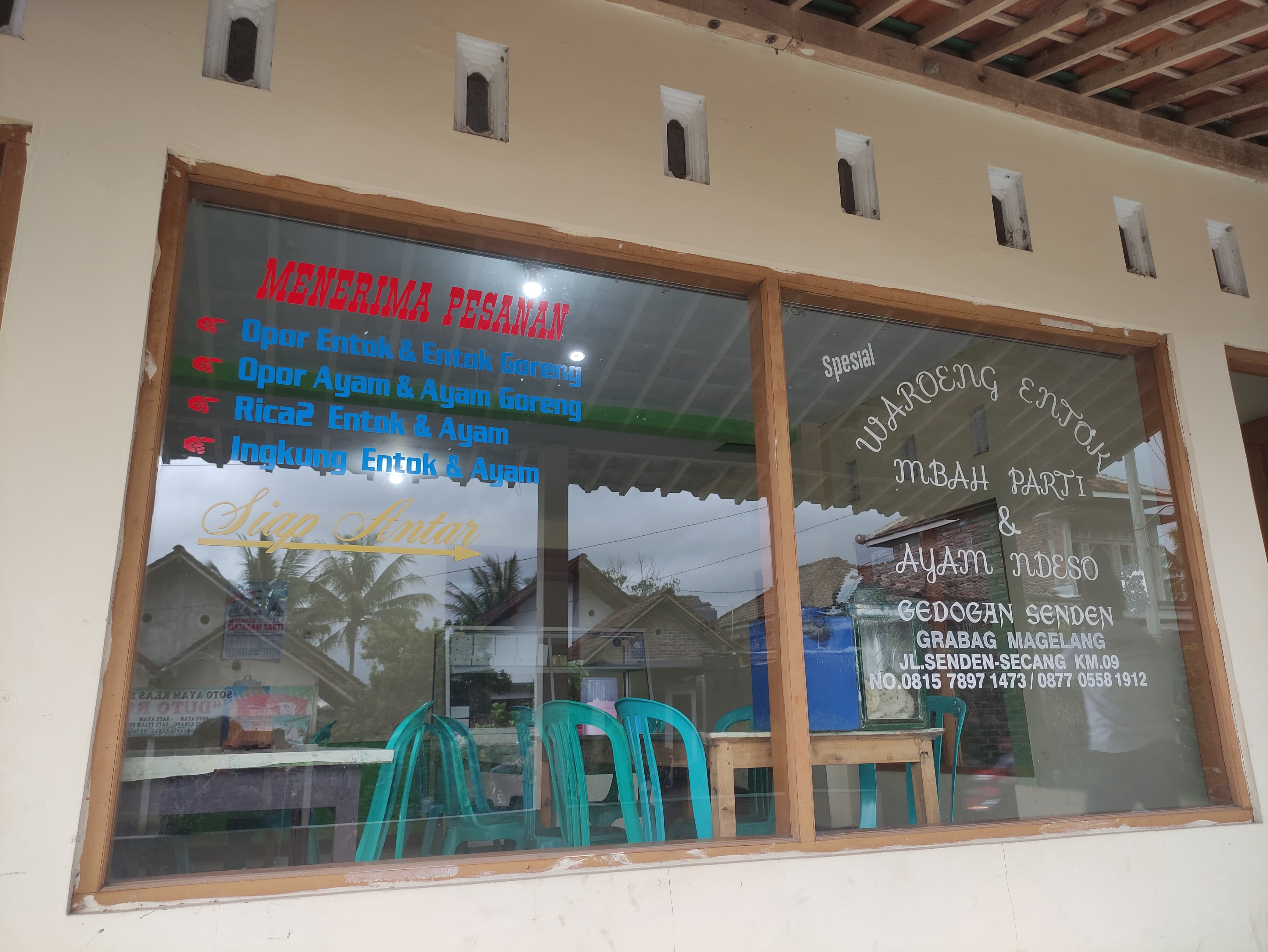 Warung Entok Mbah Parti terletak di Jalan Senden-Seang Km 09 Kecamatan Grabag, Kabupaten Magelang.
