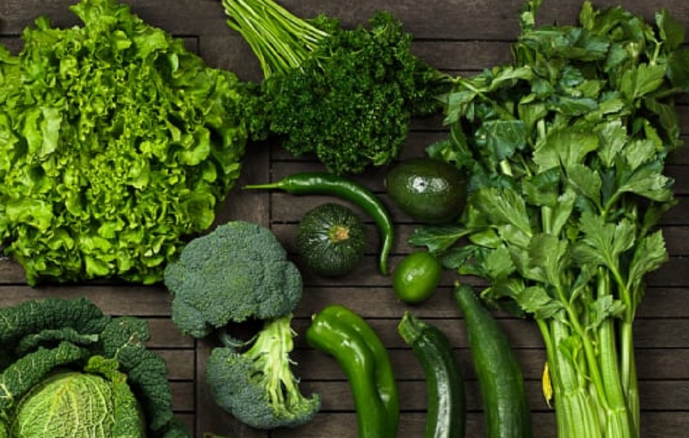 Salah satu penyebab BAB atau  feses berwarna hijau adalah makanan yang dikonsumsi, terutama sayuran berklorofil tinggi.