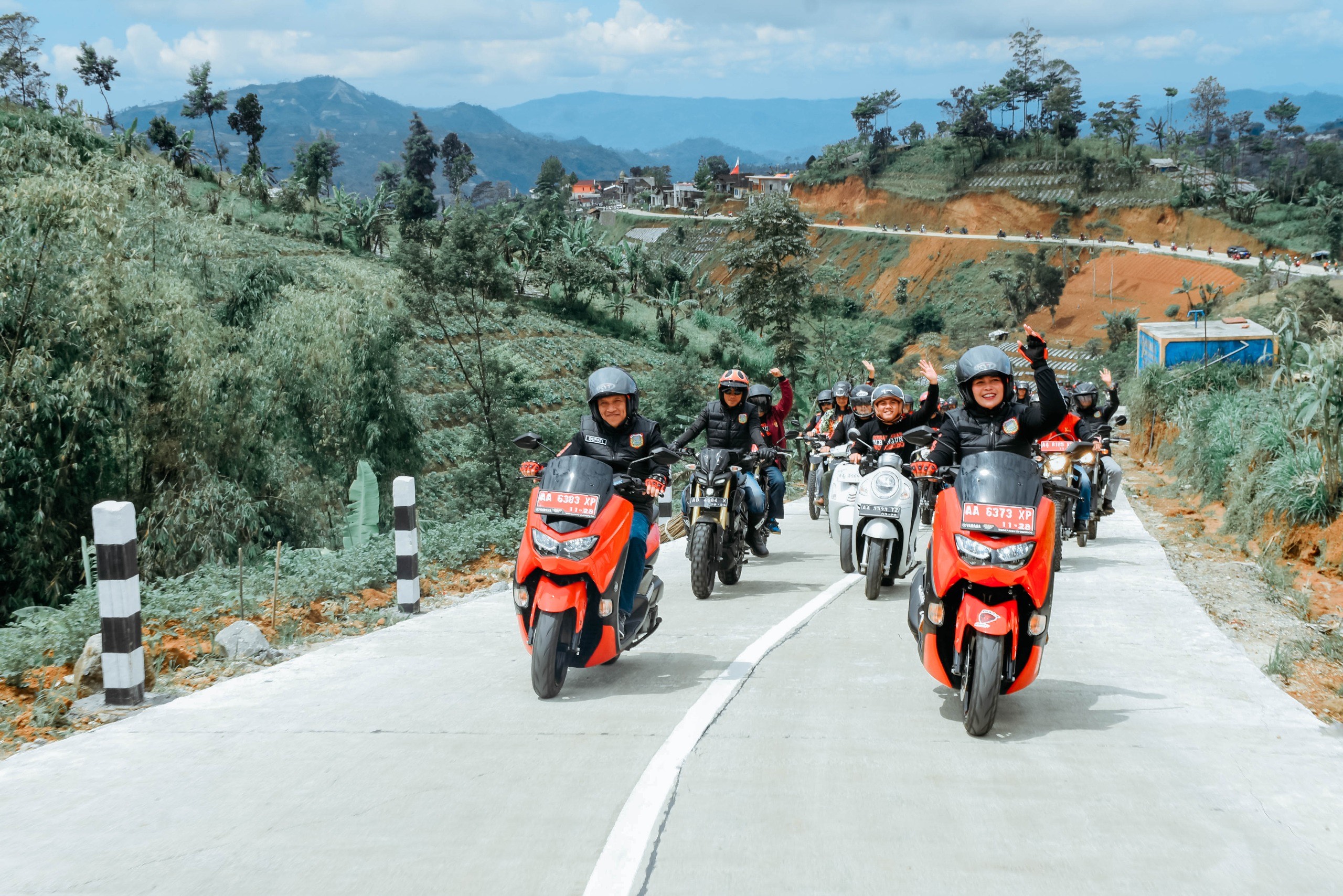 Bupati Wonosobo Afif Nurhidayat bersama kepala dinas, camat dan kades touring sekaligus monitoring jalan Watumalang menuju Dieng, Minggu (11/2/2024).