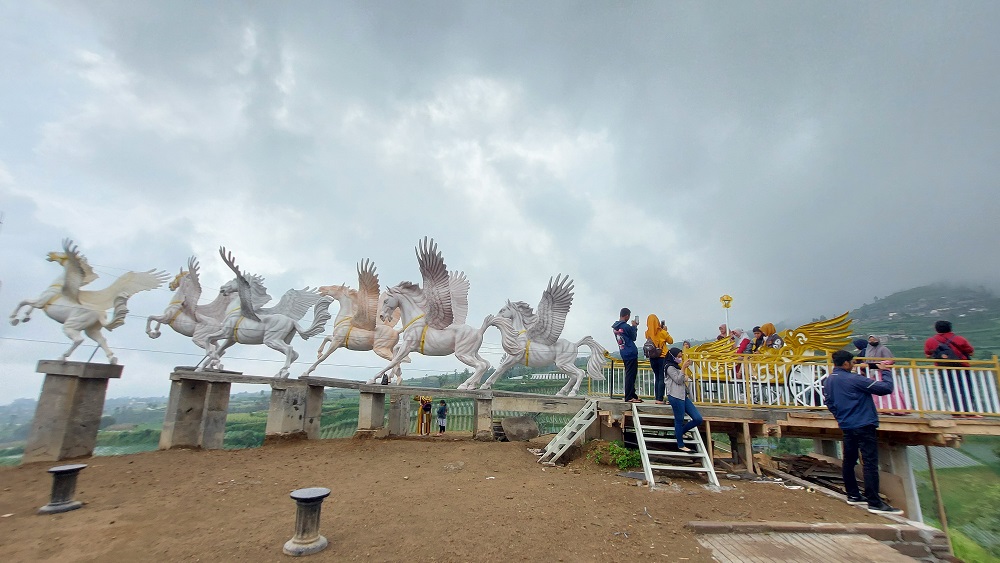 Negeri Kahyangan menjadi salah satu destinasi wisata primadona di Kabupaten Magelang yang menawarkan keindahan alam pegunungan.