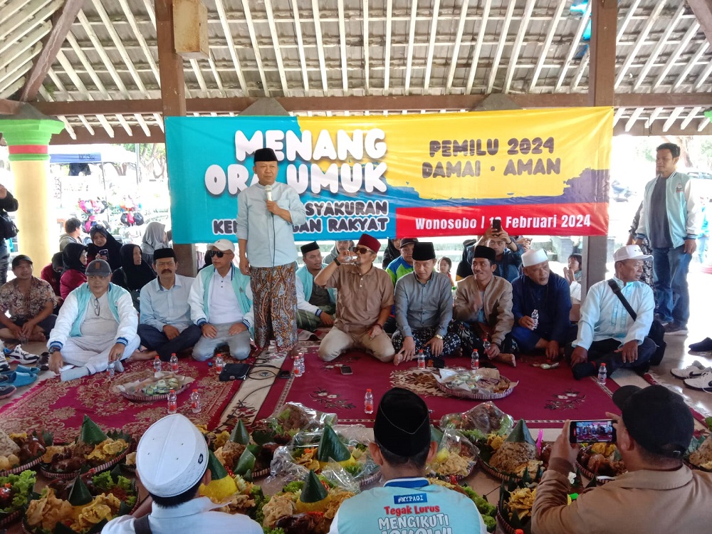 Ketua Jaya Nusa Idham Cholid saat memberikan sambutan di acara tasyakuran kemenangan paslon 02 Prabowo-Gibran di Alun-Alun Wonosobo, Minggu (18/2/2024)