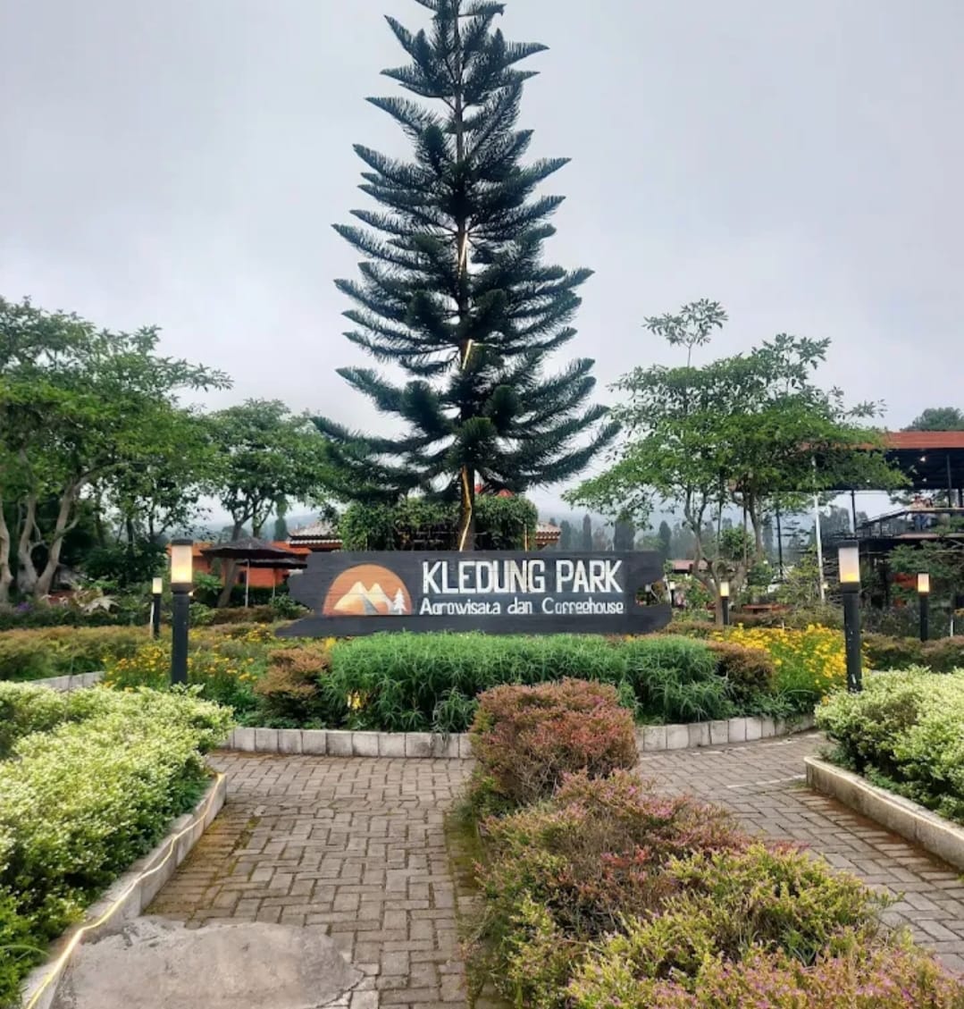 Kledung Park menawarkan harga mulai Rp421,687. Terletak di Kalianggrung, Kledung, hotel ini menyediakan fasilitas yang lengkap dengan akses mudah ke berbagai destinasi wisata di sekitar Kledung
