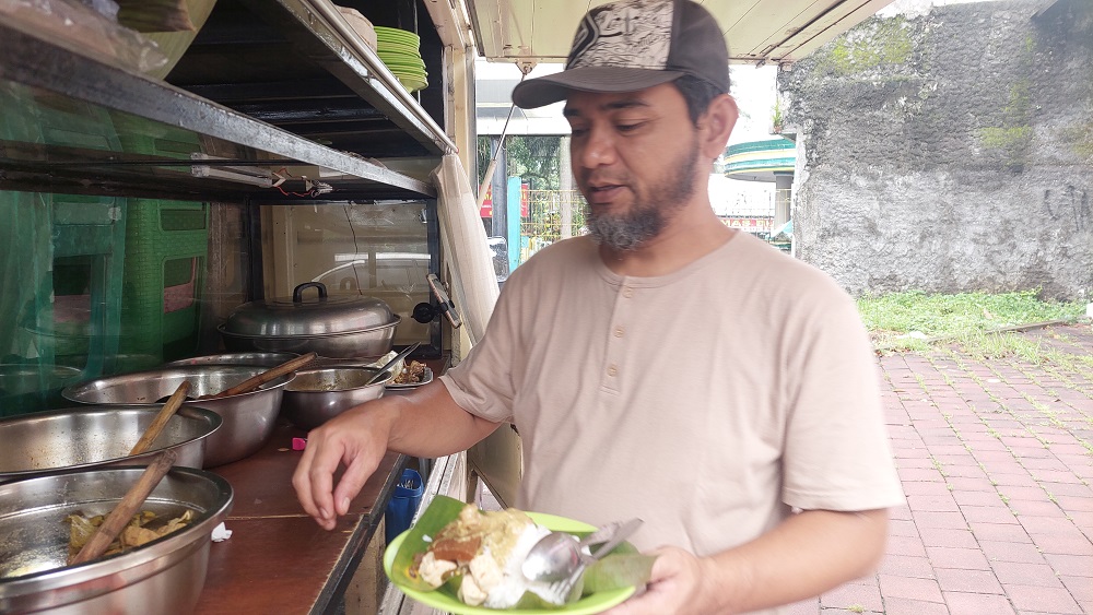 Surya Darmawan, cucu dan generasi ketiga Gudeg Mbok Benik Temanggung.
